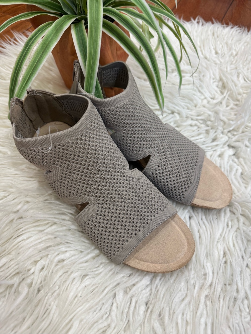 New🌿croft & barrow Taupe Knit Open-Toe Sandal